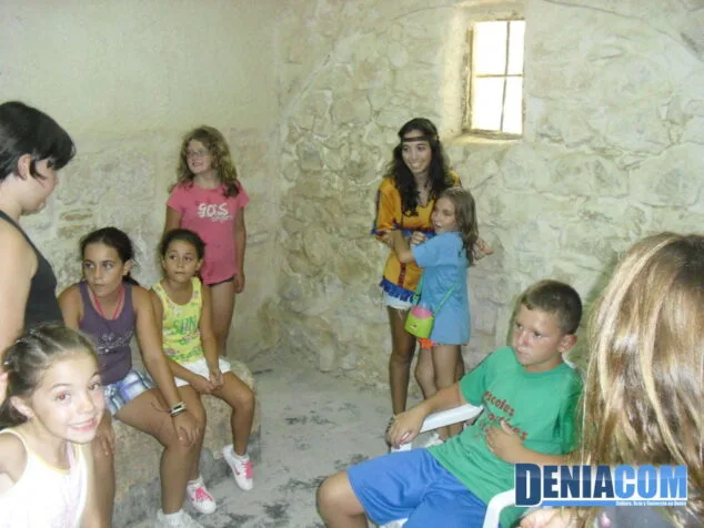 El campamento de Juniors San Antonio teletransporta a los niños hasta la prehistoria 14 Hasta el antiguo oeste en Teulada