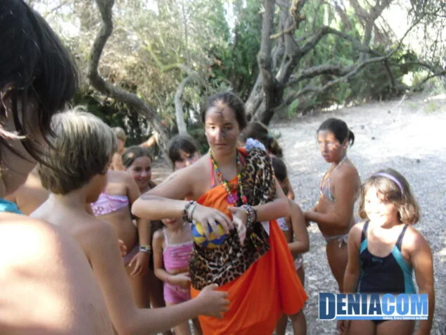 El campamento de Juniors San Antonio teletransporta a los niños hasta la prehistoria 1 Hasta la época cavernícola con Juniors San Antonio