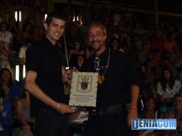 La AMMICC condecora al director Javier Pinto