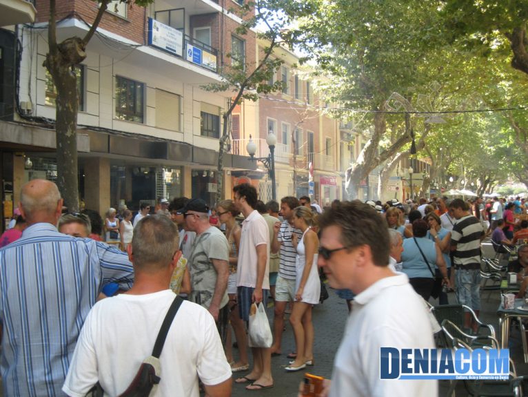 Rue des Marqu'es de Campos remplie de concours de paella