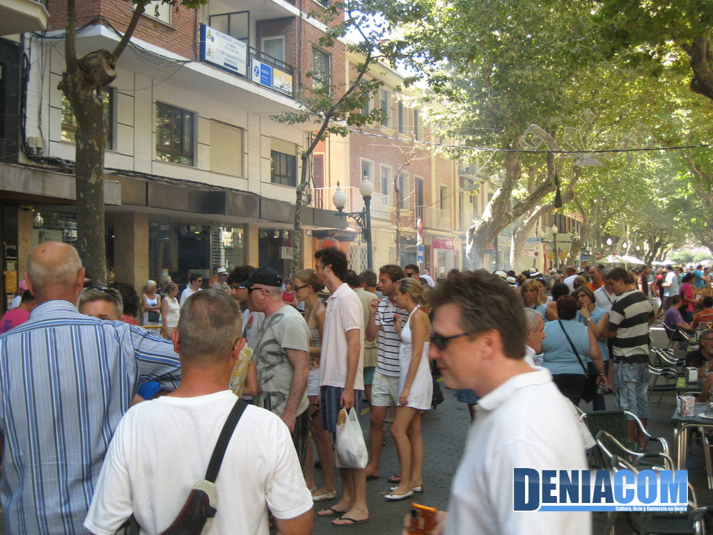 La Calle Marqu’es de Campos abarrotada con el concurso de paellas