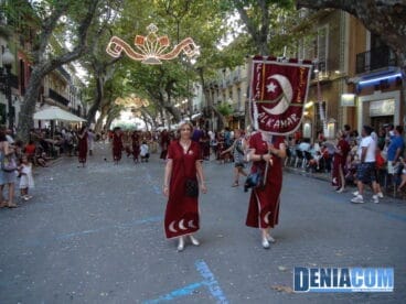 La Filà Infantil de Alkamar desfila en la Calle Marqués de CAmpo