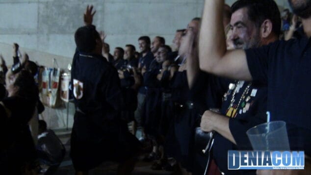 Los forte de las marchas hacen estallar la locura entre los festeros