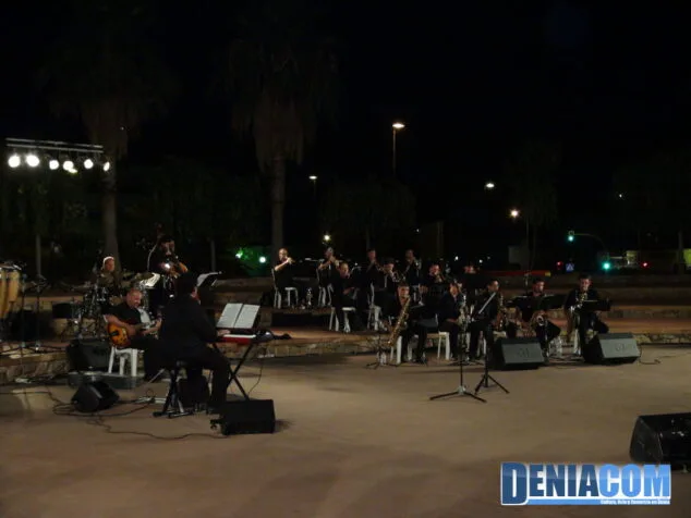 La Marina Big Band vuelve a deleitar a un público entregado 9 Marina Big band en Les Bassetes