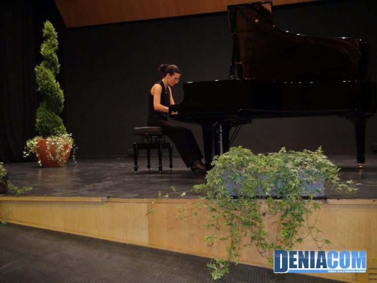 Marta Espinós en su piano