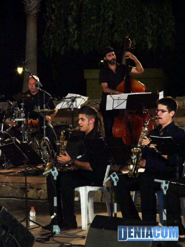 Miembros de la Marina Big Band