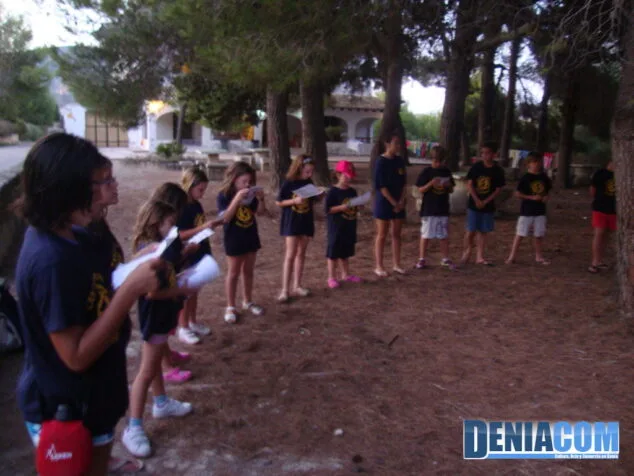 El campamento de Juniors San Antonio teletransporta a los niños hasta la prehistoria 31 Oraciones en el albergue de L´oreneta
