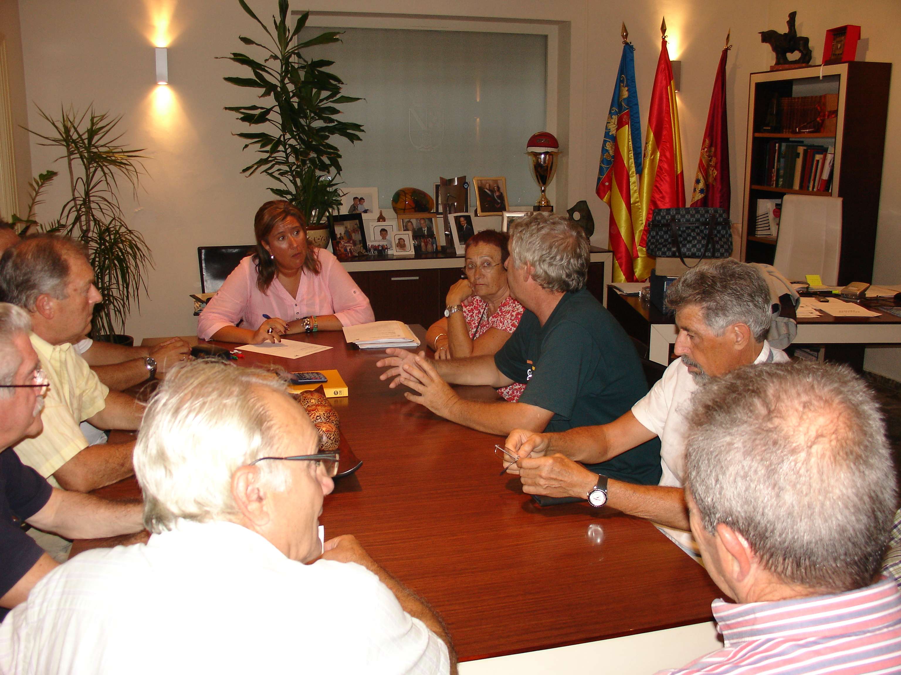 Reunión de la Alcaldesa con la Federación de Vecinos Reunión de la Alcaldesa con la Federación de Vecinos