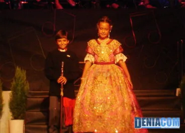 00 Juan Ots y María Sánchez – Cargos infantiles de la Falla Centro 2012