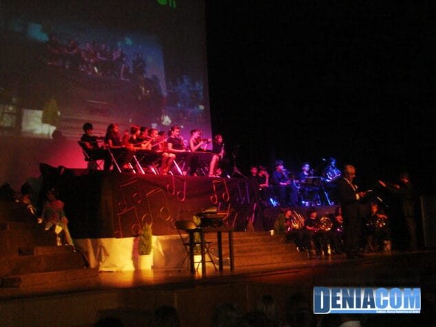 La xicalla del Centro se presentó al son de un concierto de música clásica 2 01 Presentación Infantil de la Falla Centro