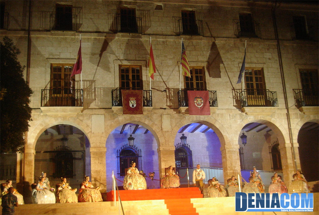 04 La Presentación de las Falleras Mayores de Dénia 2012 en la Plaza del Ayuntamiento de Dénia