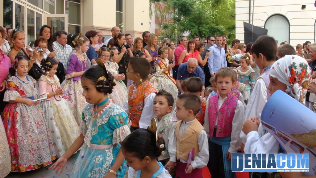 04 Llegada de la xicalla de París Pedrera a la presentación Infantil