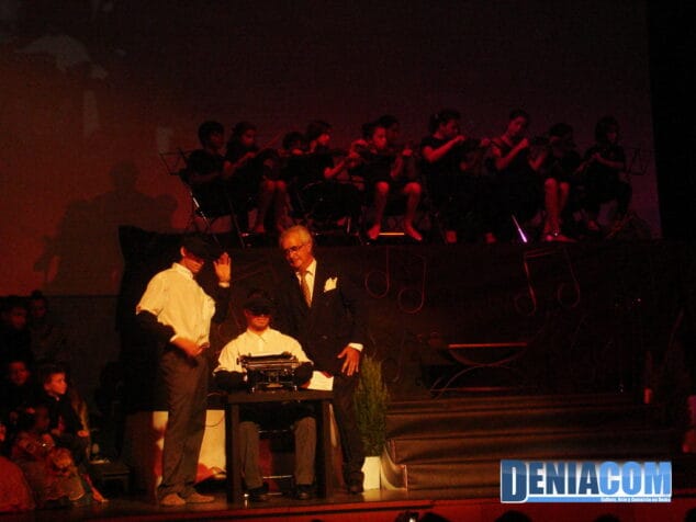 La xicalla del Centro se presentó al son de un concierto de música clásica 5 04 Presentación Infantil de la Falla Centro 2012