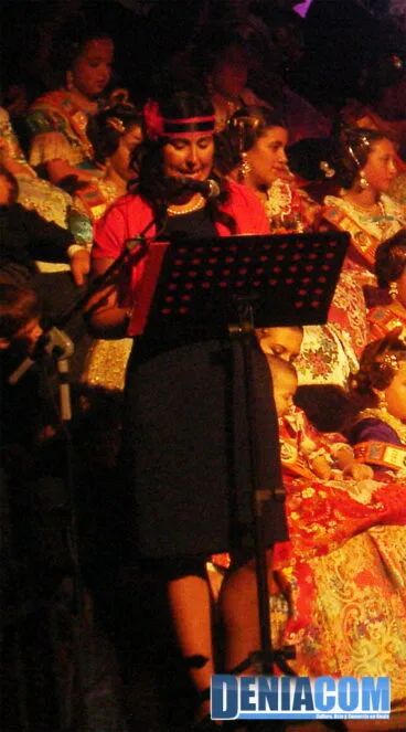 07 María Mut en la exaltación de su hijo Juan Ots – Presidente Infantil del Centro