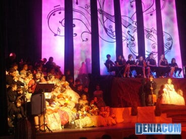 08 María Mut exaltadora de su hijo Juan Ots Presidente Infantil de la Falla Centro 2012