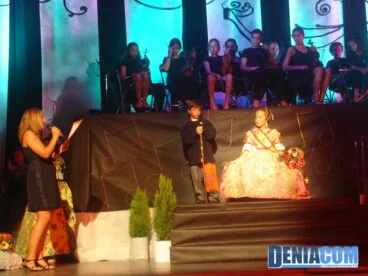 09 Mayte Cabrera en la presentación infantil de la Falla Centro