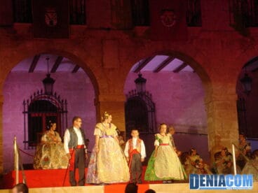 12 Las Fallas de Dénia rinden pleitesía a las Falleras mayores de Dénia 2012