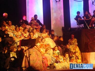 12 María Sánchez – Fallera Mayor Infantil del Centro en su presentación