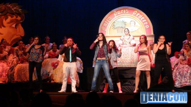 15 Bailando Ying Yang en la presentación de París Pedrera