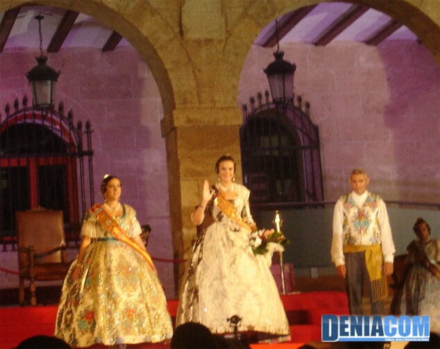 19 Laura Caballero Fallera Mayor de Valencia rinde pleitesía a las Falleras Mayores de Dénia 2012