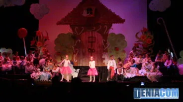 24 Bailarinas en la presentación infantil de París Pedrera