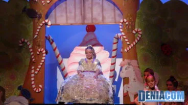 25 Aparición de Esther Dalmau en la presentación Infantil de París Pedrera