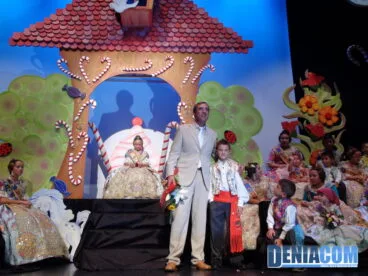 32 Paco Arnau – concejal de Fiestas en la presentación Infantil de París Pedrera