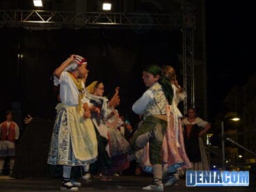 Actuación de los más pequeños de Dianium Dansa en Dénia