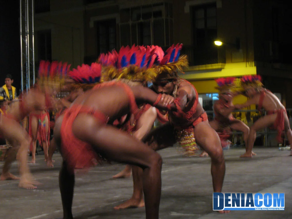 Lucha de guerreros en las danzas ancestrales brasileñas