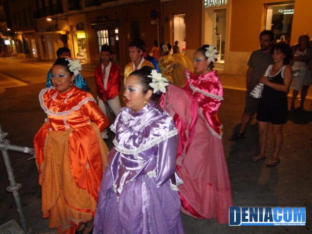 Miembros de la Compañía de Danza Folklórica Fusión Folklórica