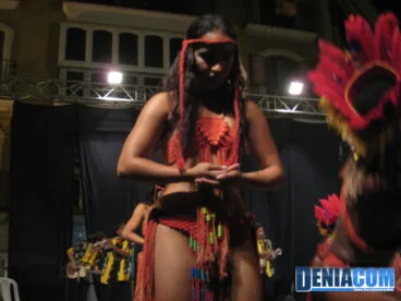 Mujeres Brasileñas en el Ballet Folklórico Da Amazônia