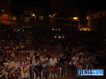 Público de la Mostra Internacional de Danza Folklórica en Dénia