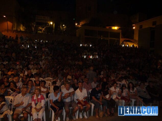 Público de la Mostra Internacional de Danza Folklórica en Dénia