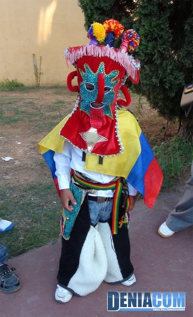 Centenares de latinoamericanos celebran con Danzart el "Día de la raza" 1 0 Pequeño Bailarín ecuatoriano en la celebración del Dïa de la Raza