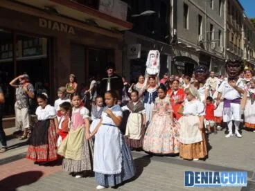 06 La comitiva que acompaña al gigante Tirant de Dianium Dansa