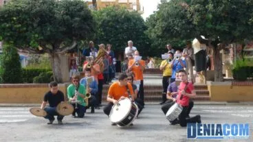 08 La Charanga Que No Pare Saliendo desde la Glorieta de Dénia