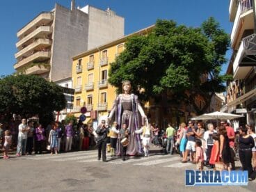 08 Llegada de la gigante Carmesina a su encuentro con Tirant en la Glorieta de Dénia