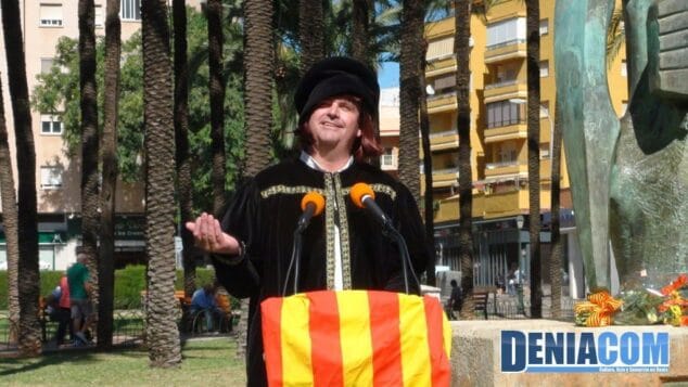 15 Joanot Martorell en el bautizo de los Gigantes de Dianium Dansa Tirant i Carmesina