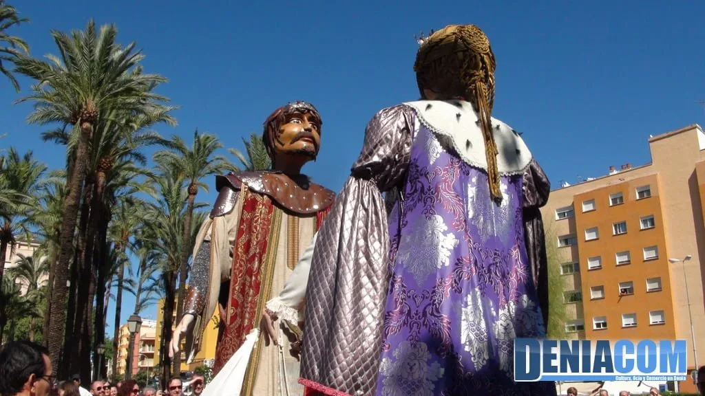 16 Los gigantes de Dianium Dansa Tirant y Carmesina bailan la pieza especialmente escrita para ellos por josep Sendra