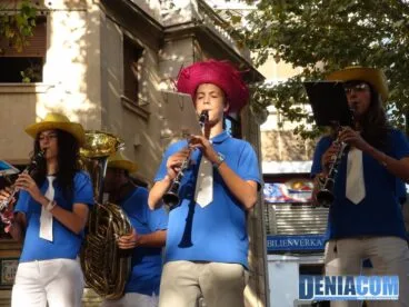 16 Miembros de la charanga A To Pastilla