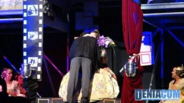 30 Marta tabernero abraza a su hermano Alejandro tras su exaltación