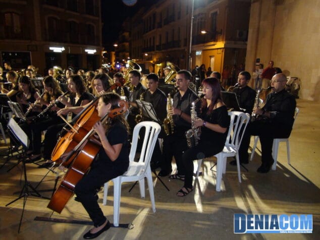 Agrupació Artística Musical de Dénia en el concierto del Día de la Comunitat Valenciana
