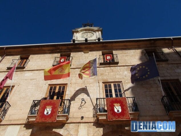 La alcaldesa apela a la unión en su discurso del 9 d'octubre 2 Ayuntamiento de Dénia