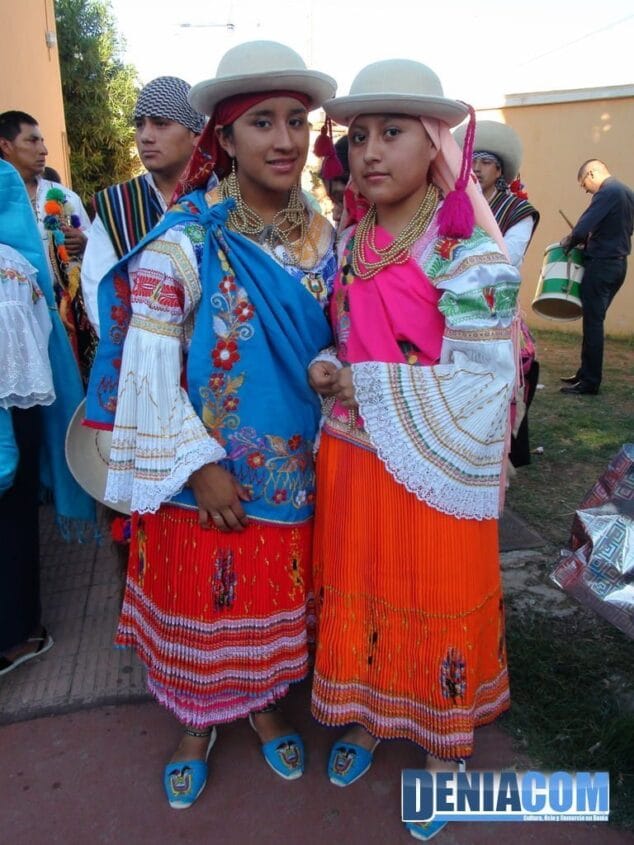 Centenares de latinoamericanos celebran con Danzart el "Día de la raza" 4 Celebración de la comunidad latina del Día de la Hispanidad en Dénia