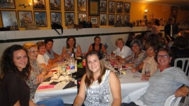 Cena de mujeres en la Falla centro 01