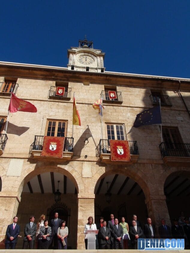 La alcaldesa apela a la unión en su discurso del 9 d'octubre 7 La alcaldesa de Dénia durante el discurso del acto institucional del Día de la Comunitat Valenciana