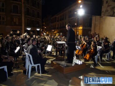 Manuel Mondejar Criado dirige a la Banda de Dénia