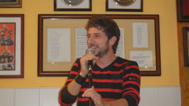 Falla Centro: Buen comer acompañado de buena compañía, de risas y de aplausos 8 Nico Lozano en la Cena de mujeres en la Falla centro 06