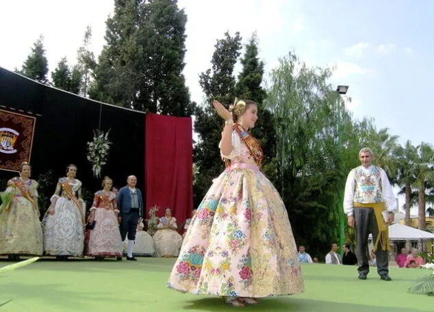 Paula Bertomeu, Fallera Mayor Infantil 2011, asistió a la despedida de las Falleras Mayores de la Comunitat Valenciana 7 Paula Bertomeu Fallera Mayor Infantil de Dénia 2011 en la despedida de las FFMM de la Comunitat