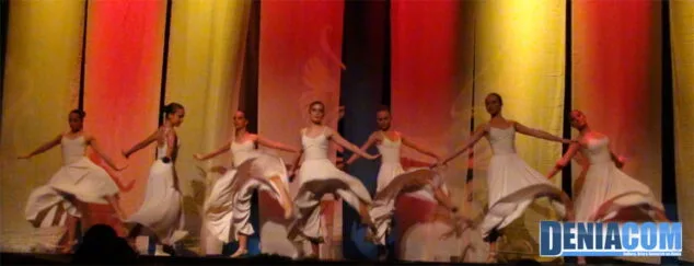 01 Ballet de Cuqui Ivars en la presentación de la Falla Baix la Mar